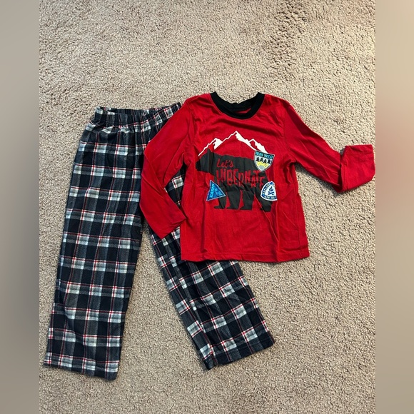 🎄Bundle kids Christmas Pajama set of 2 size 6 From Hanes & Members Mark - Picture 2 of 8